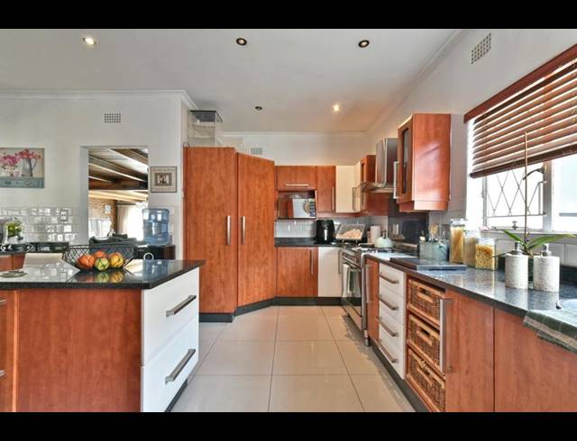 5 BEDROOM HOUSE FOR SALE IN BRACKENHURST